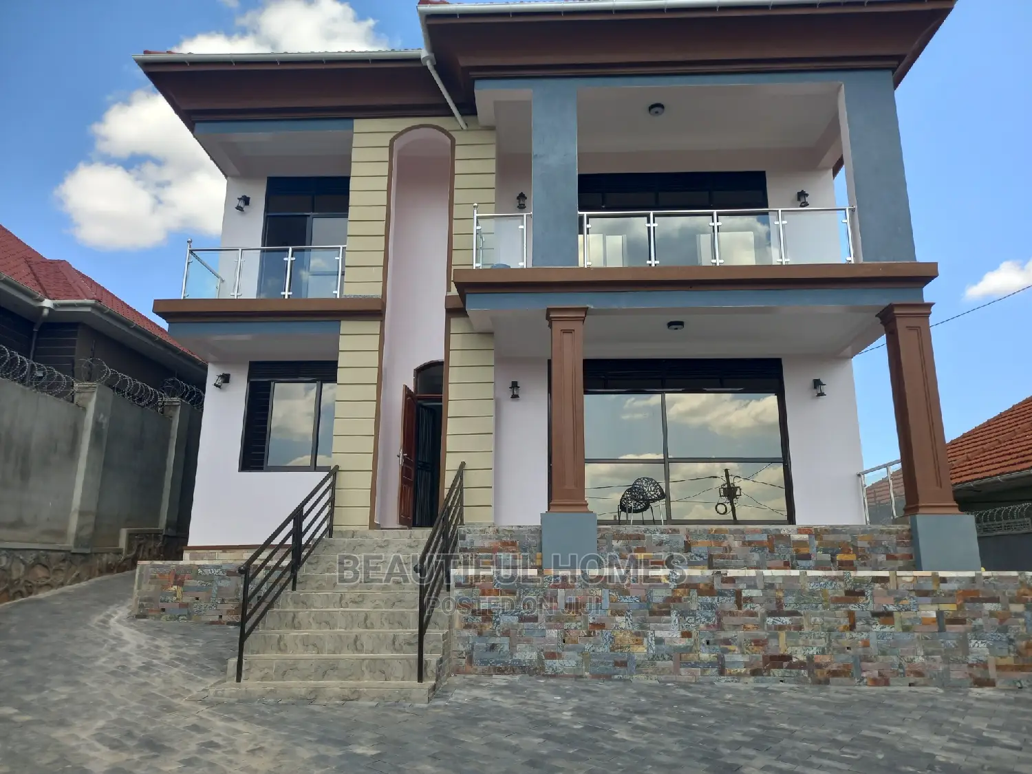 Furnished 6bdrm House in Kira for Sale