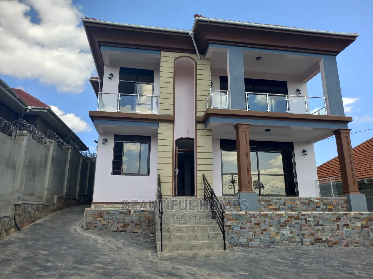 Furnished 6bdrm House in Kira for Sale