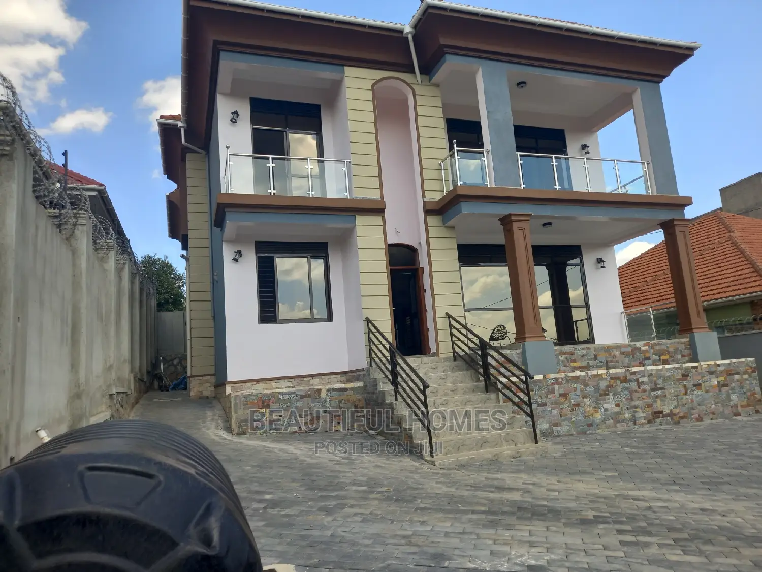 Furnished 6bdrm House in Kira for Sale