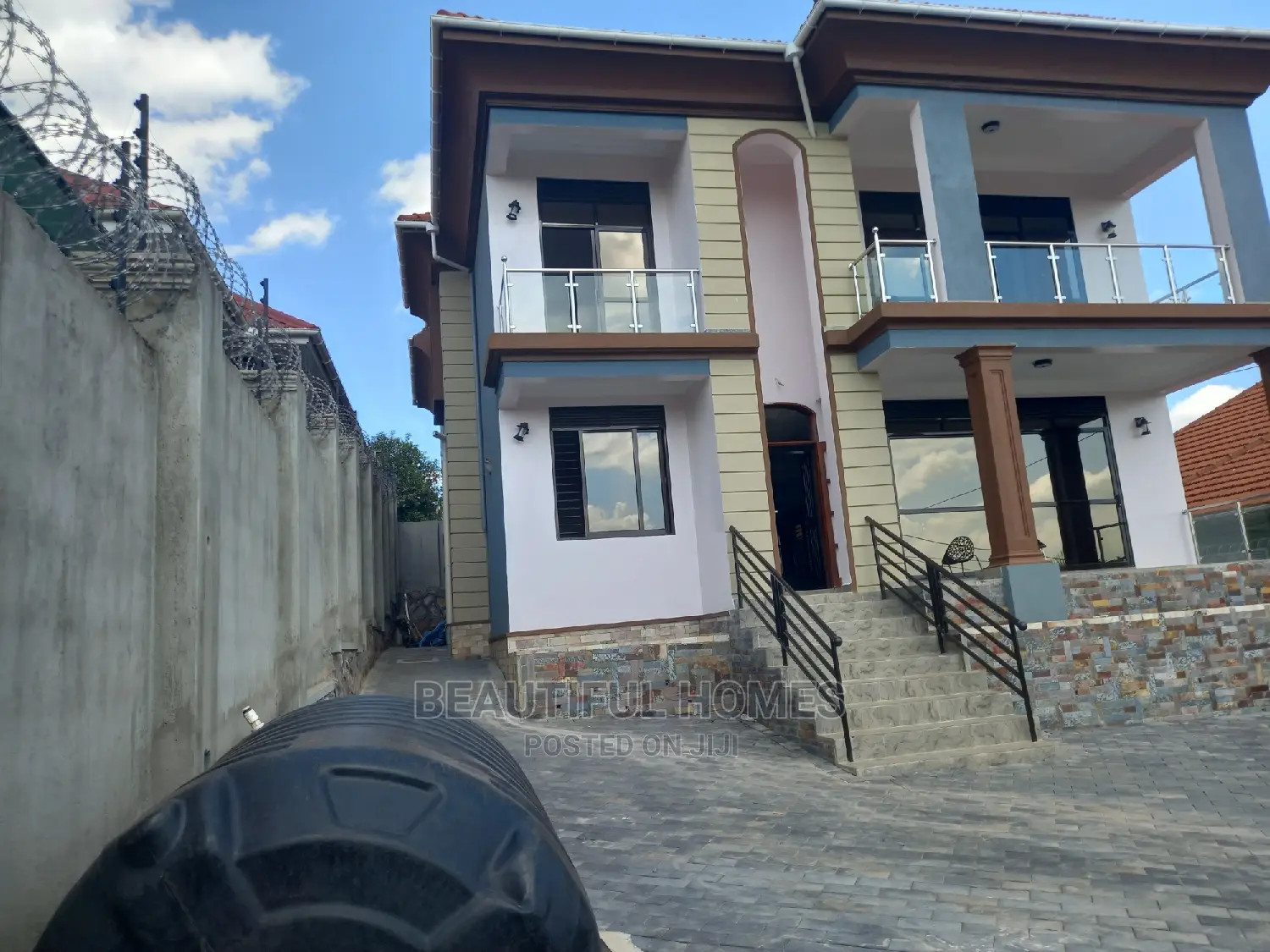 Furnished 6bdrm House in Kira for Sale