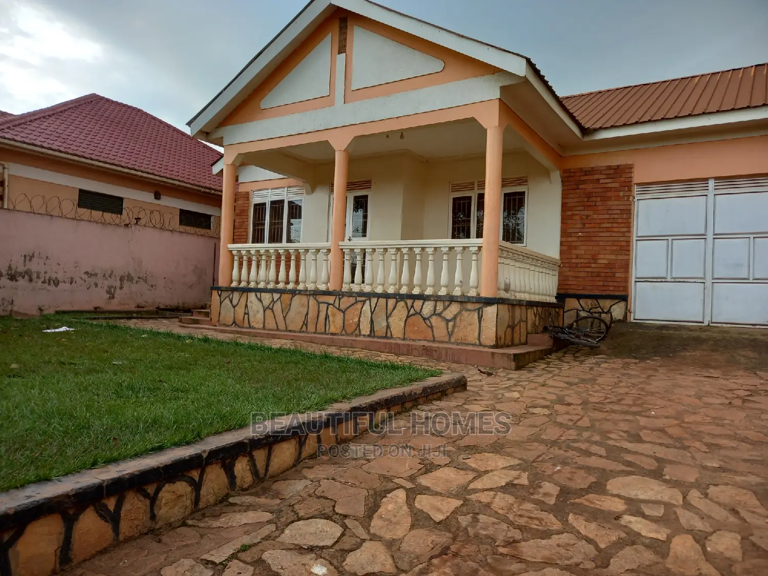 Furnished 4bdrm Bungalow in Kira for Sale
