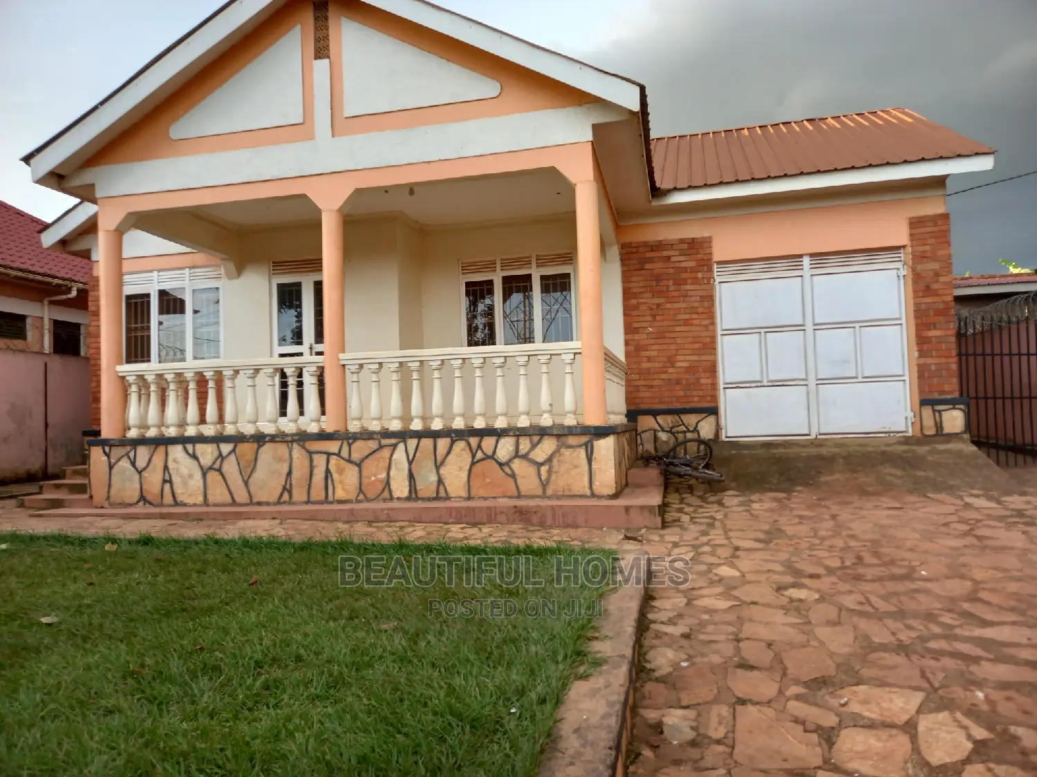 Furnished 4bdrm House in Kira for Sale