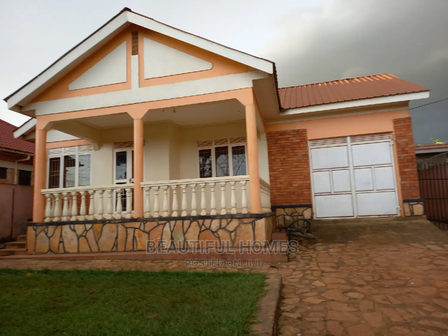 Furnished 4bdrm House in Kira for Sale
