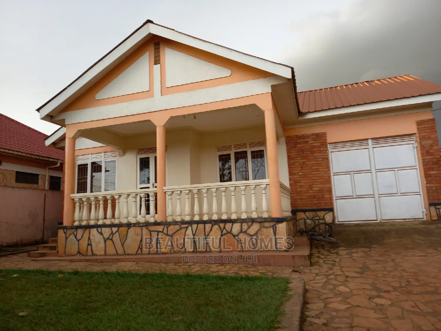 Furnished 4bdrm House in Kira for Sale