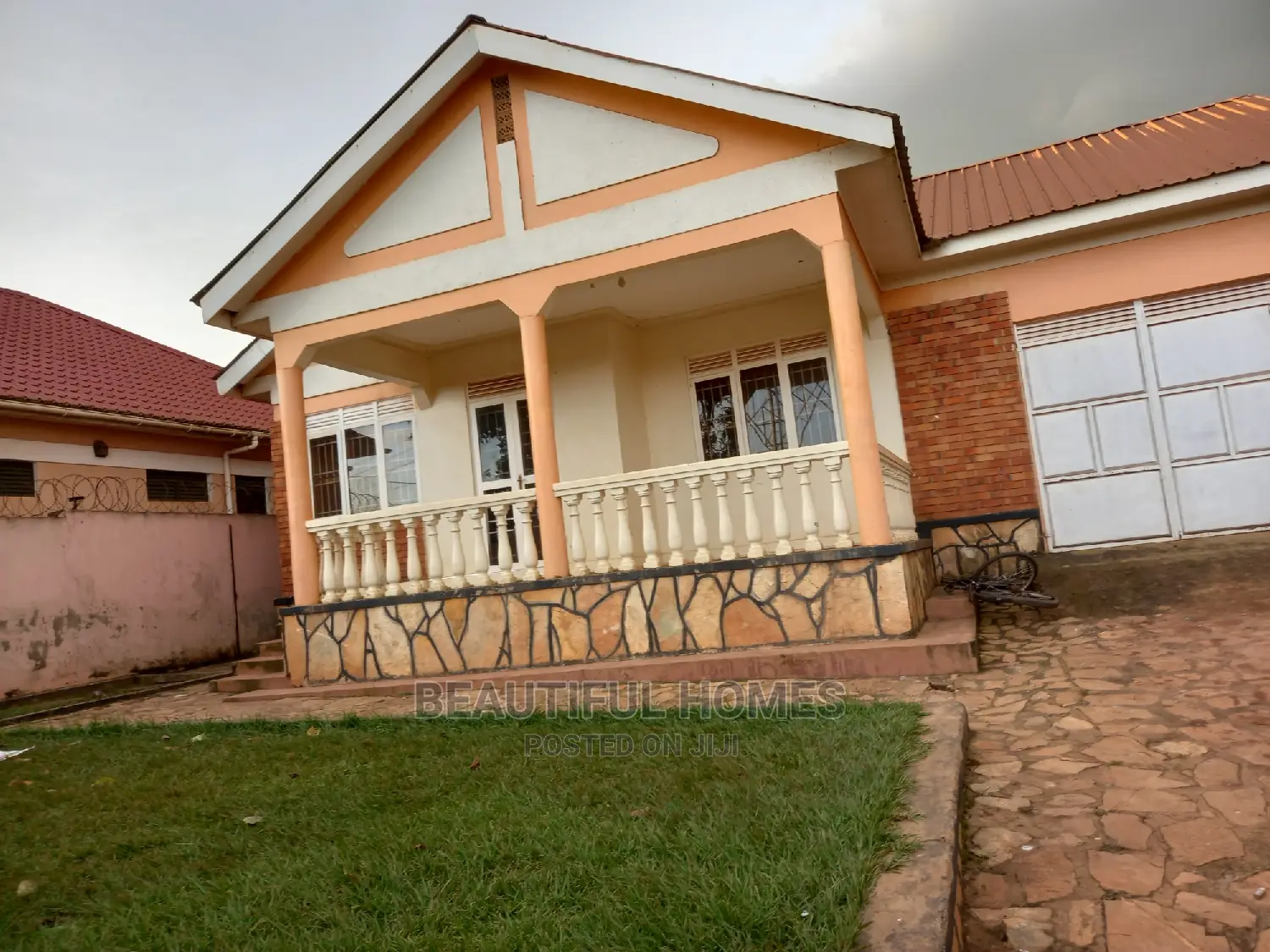 Furnished 4bdrm House in Kira for Sale