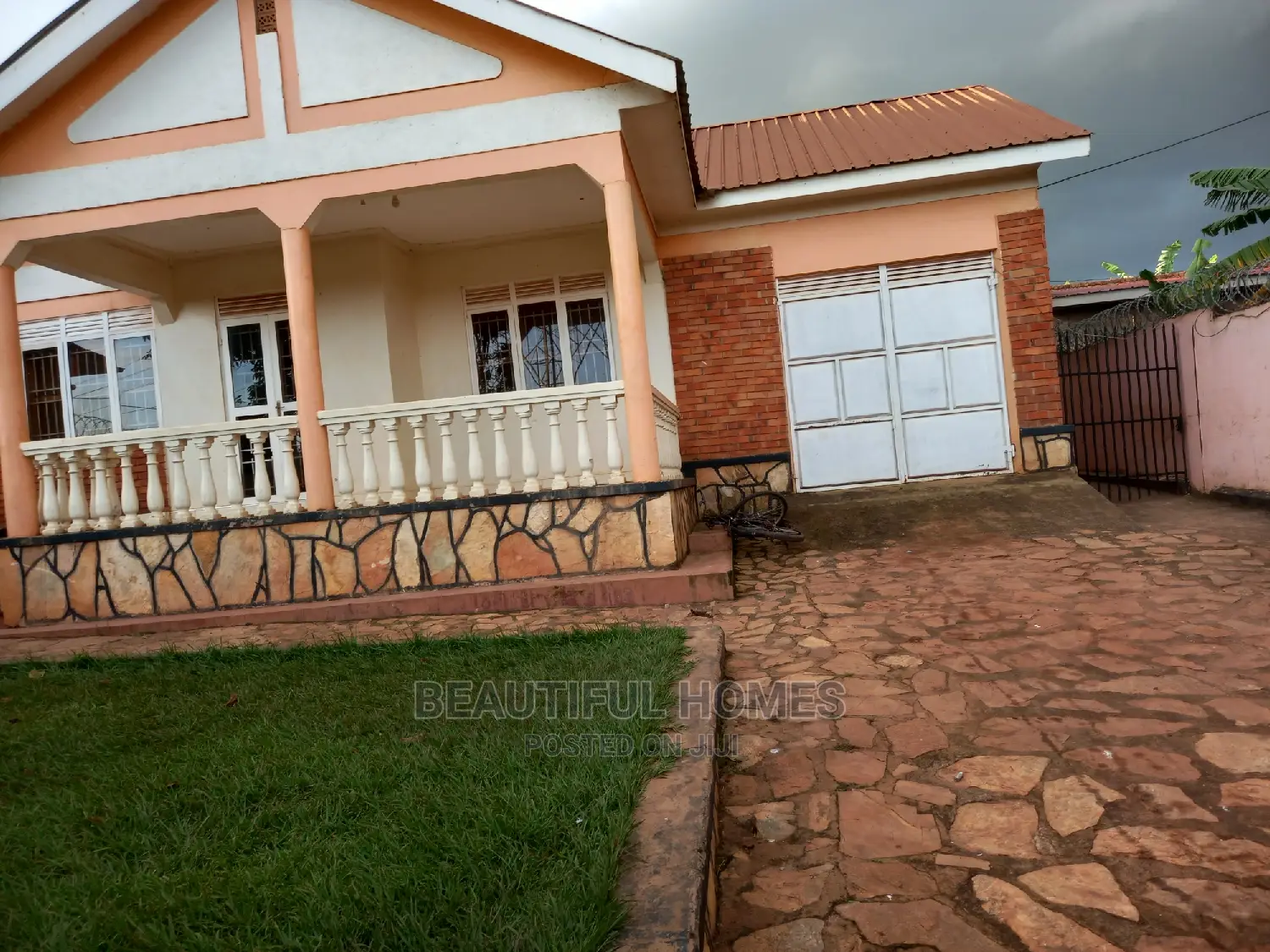 Furnished 4bdrm House in Kira for Sale