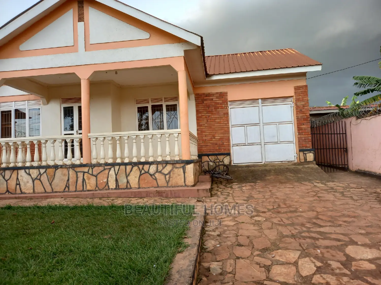 Furnished 4bdrm House in Kira for Sale