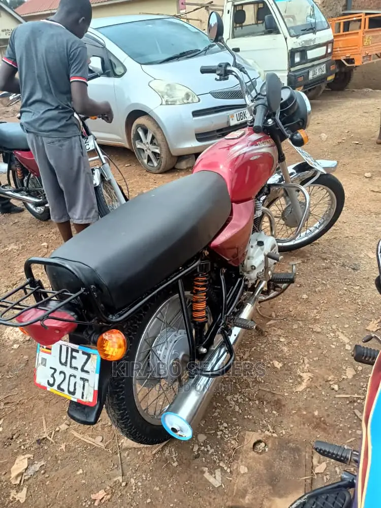 Bajaj Boxer 100 2022 Green