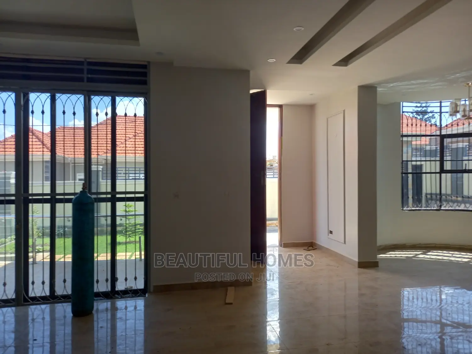 Furnished 6bdrm Duplex in Kira for sale