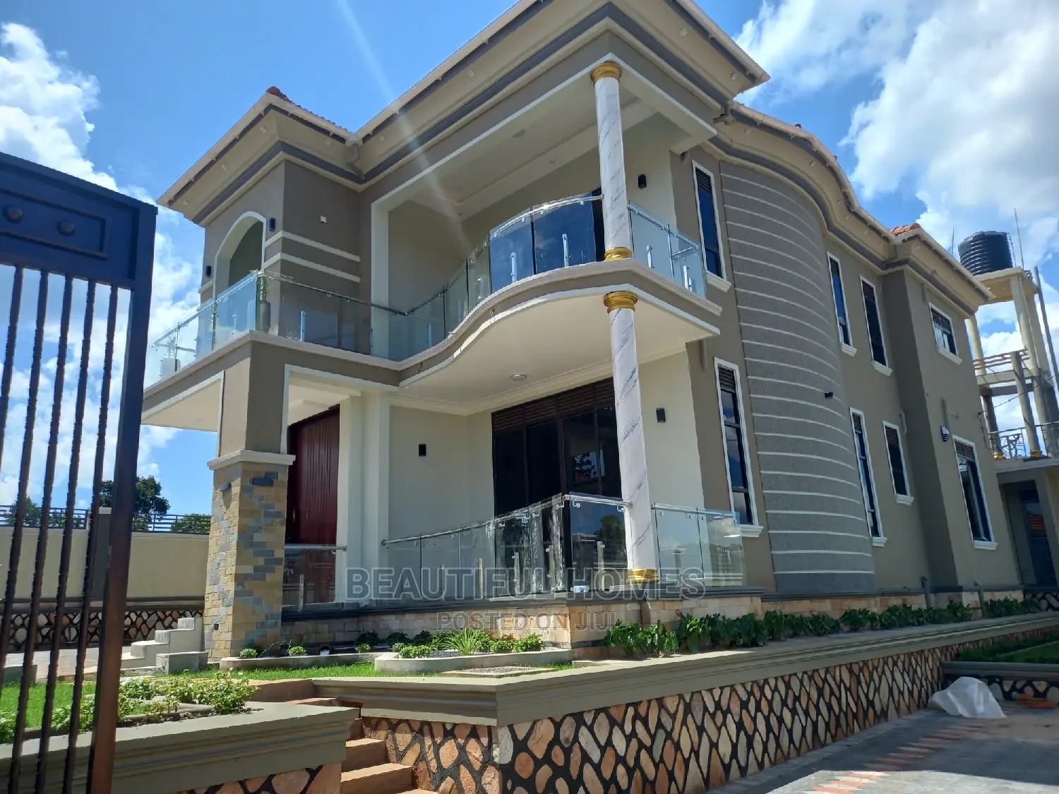Furnished 6bdrm Duplex in Kira for sale