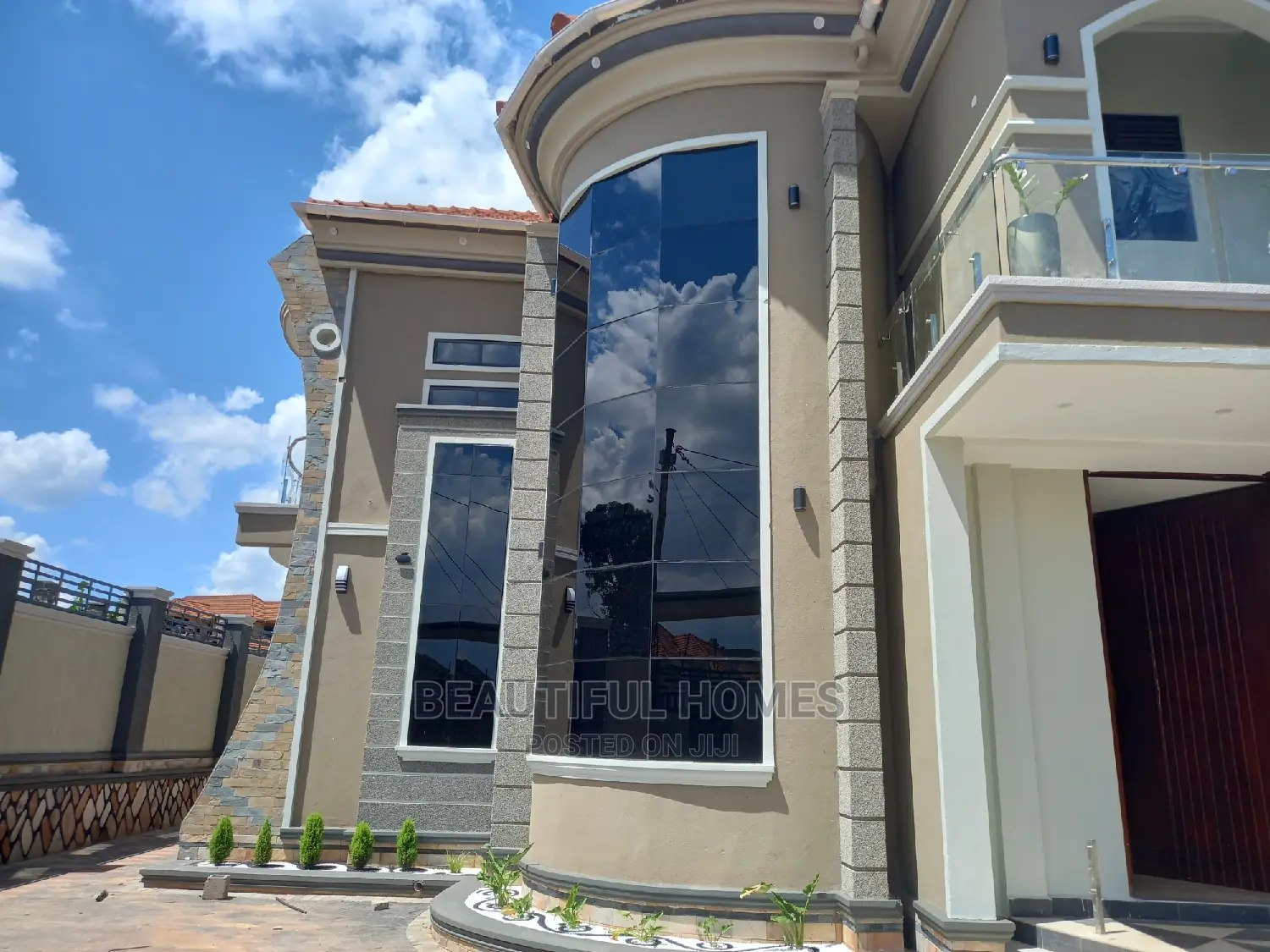 Furnished 6bdrm Mansion in Kira Well Organised for Sale