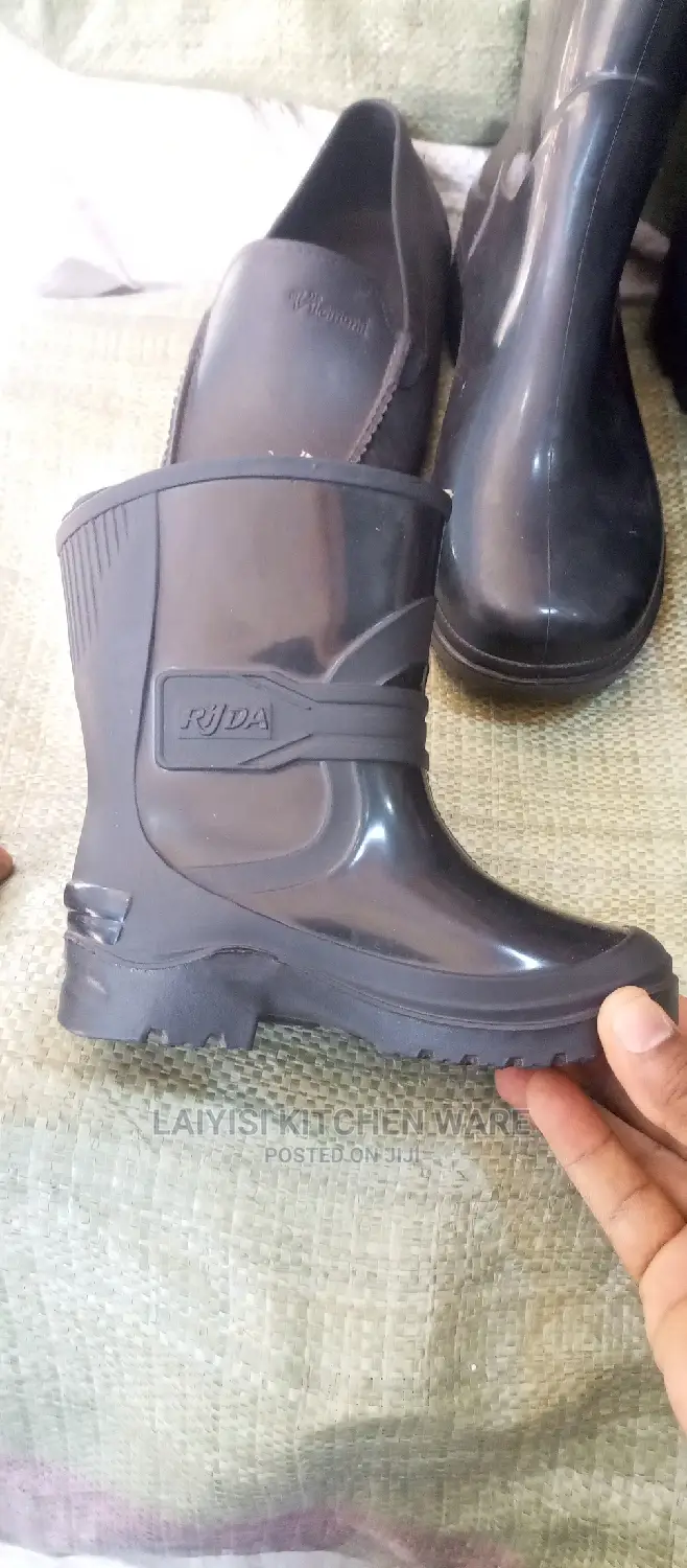 A Pair Of Kids Original Gumbot