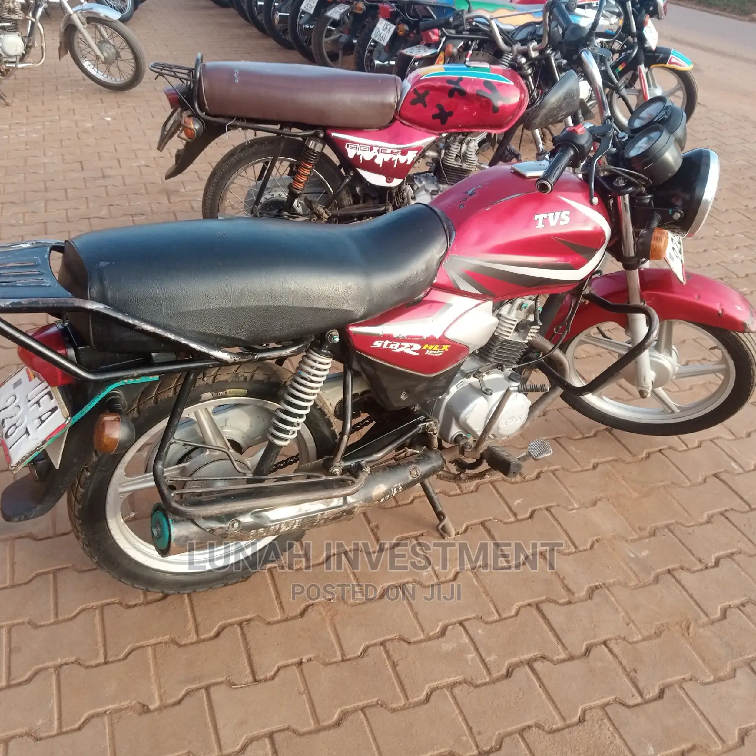 TVS HLX 125 2021 Red