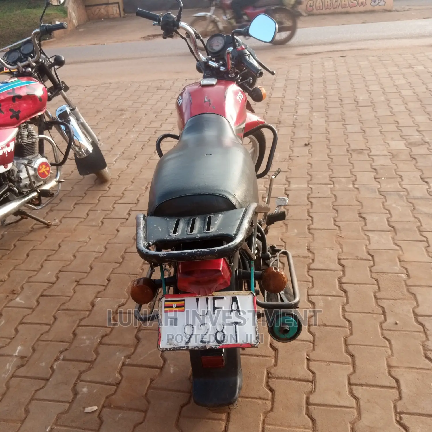 TVS HLX 125 2021 Red