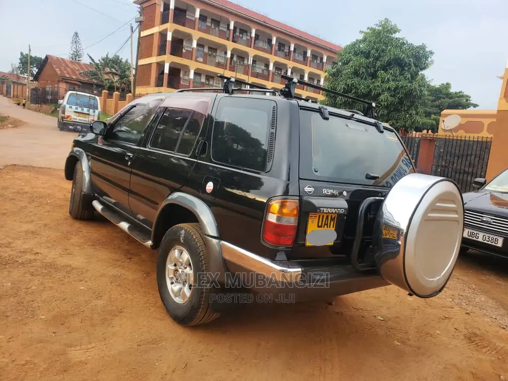 Nissan Terrano 1995 Black