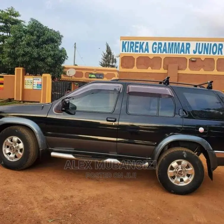 Nissan Terrano 1995 Black