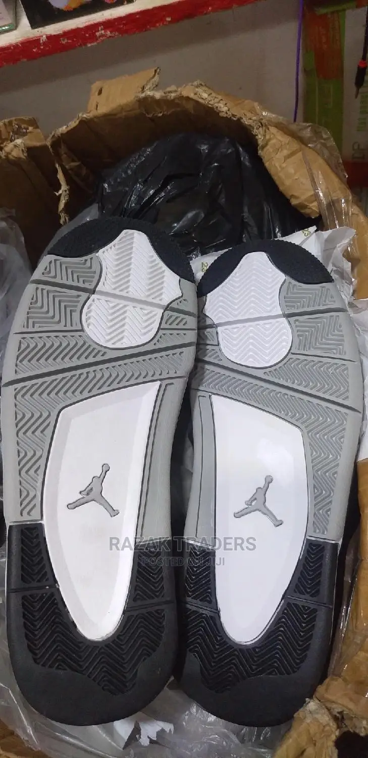 Air Jordan 4