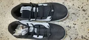 Original Basketball Shoe(Nike);