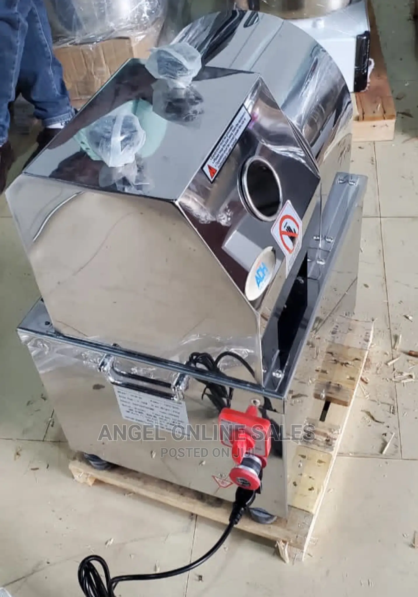 Electric Sugar Cane Juice Machine in Central Division Restaurant