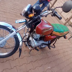 Bajaj Boxer 2018 Brown