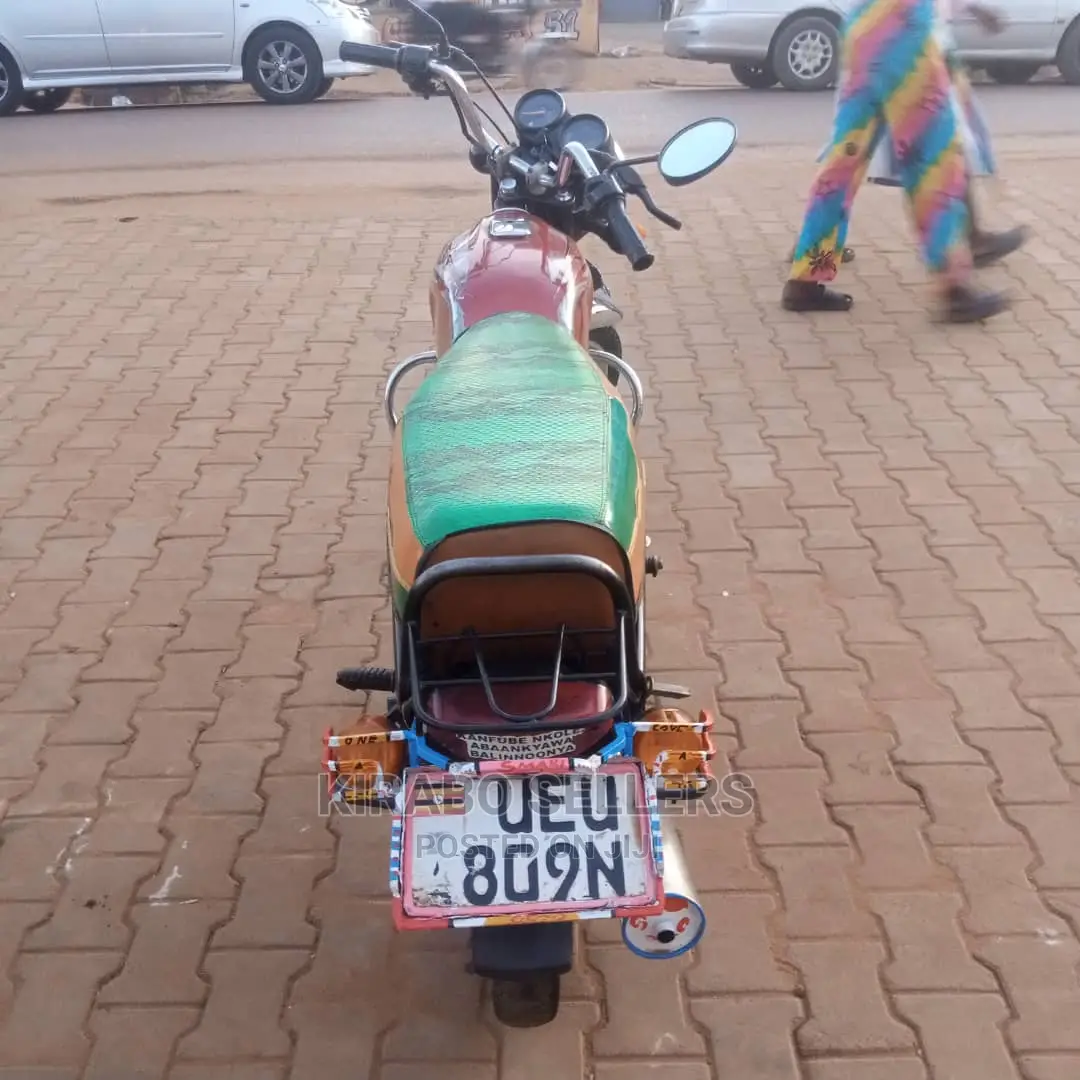 Bajaj Boxer 2018 Brown