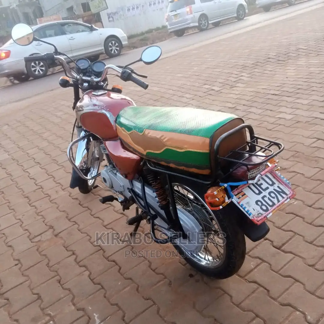 Bajaj Boxer 2018 Brown