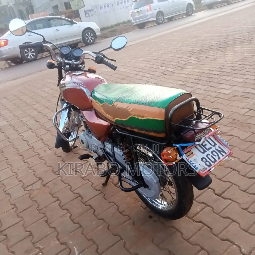 Bajaj Boxer 2018 Brown