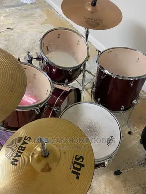 Yamaha Complete Drum Set With Cymbals and Hi-Hat.