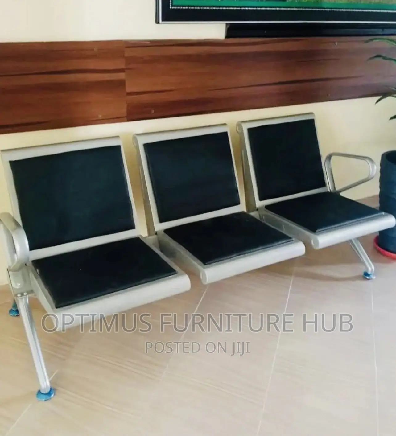 Waiting Chair (Cushioned)