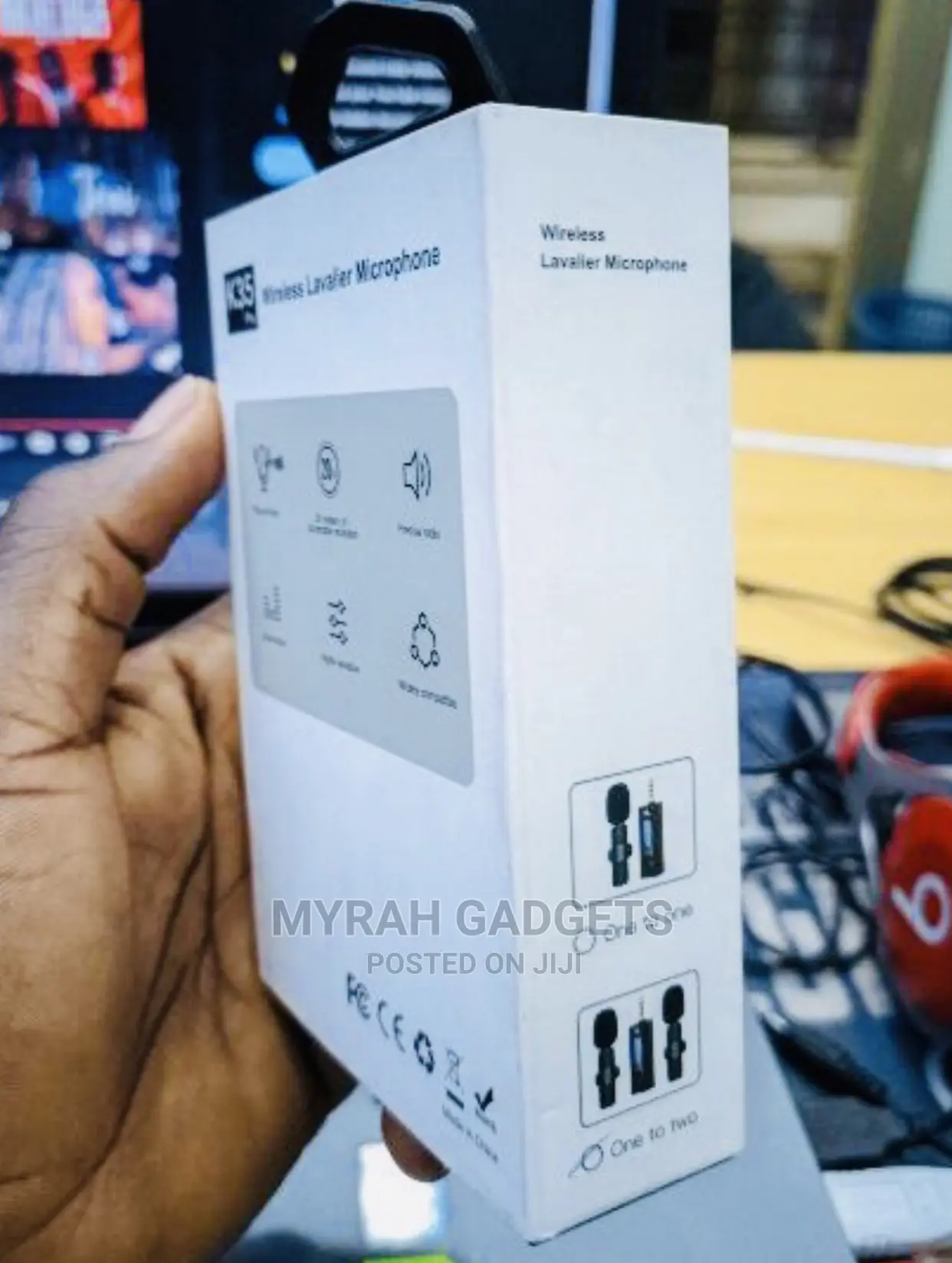  Wireless Live Show Lavalier Microphone