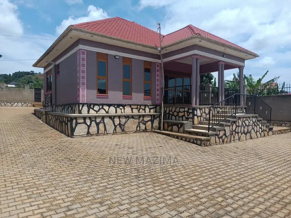 3bdrm Bungalow in Kitende Ntebe Rd, Central Division for sale