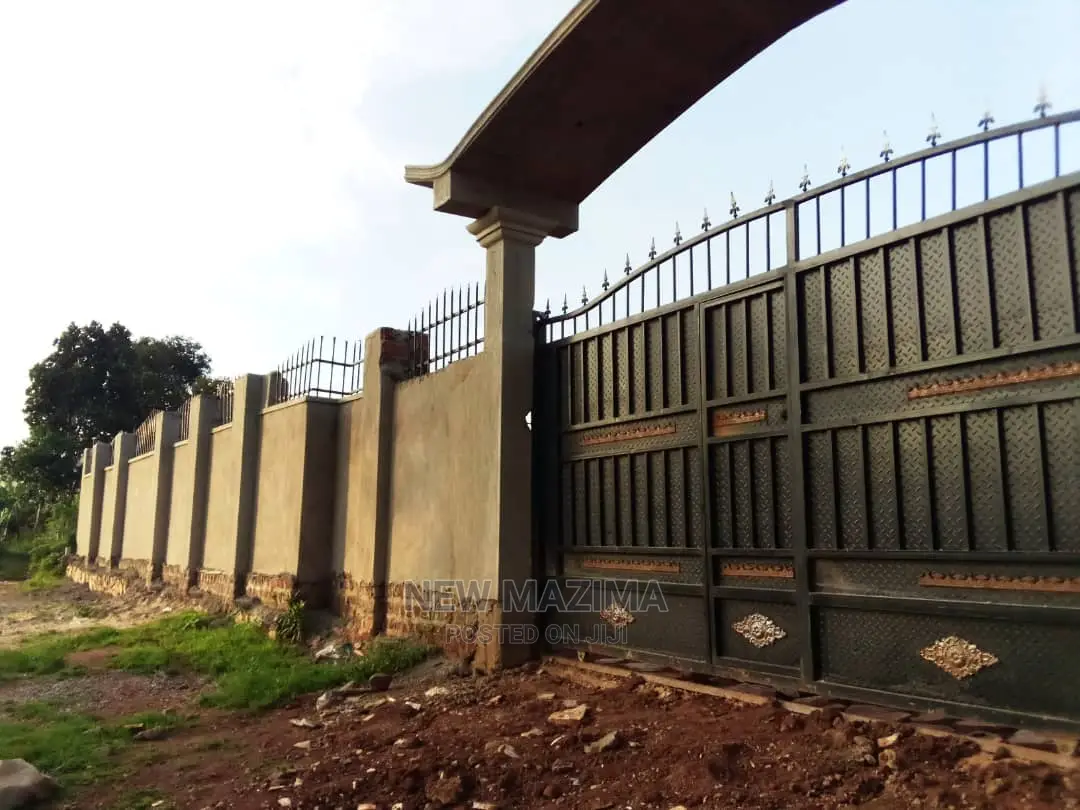 3bdrm Bungalow in Kitende Ntebe Rd, Central Division for sale
