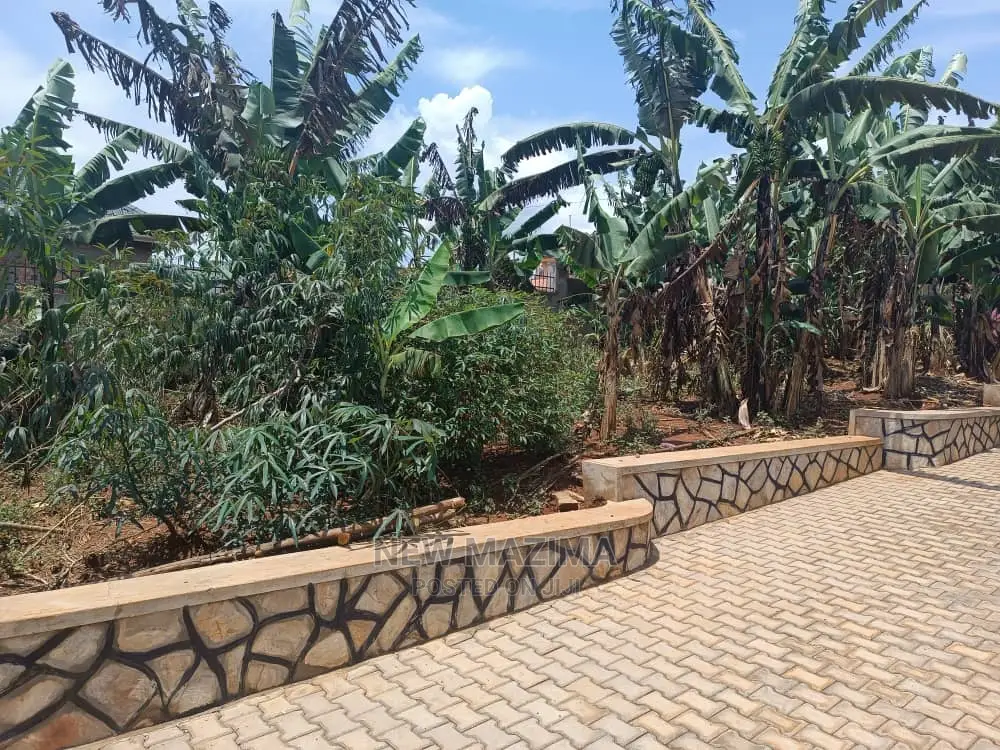 3bdrm Bungalow in Kitende Ntebe Rd, Central Division for sale