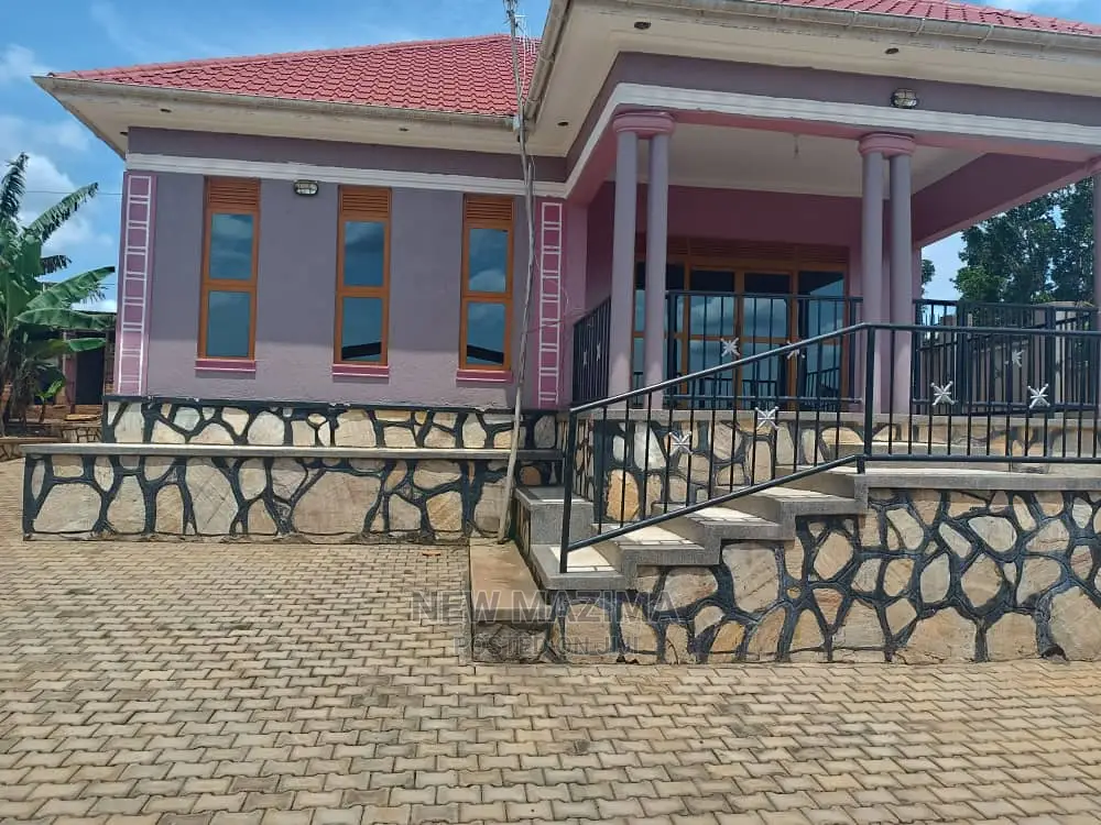 3bdrm Bungalow in Kitende Ntebe Rd, Central Division for sale