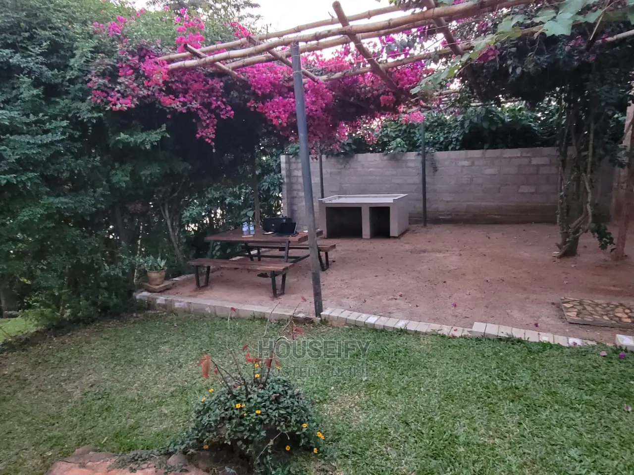 Furnished 3bdrm Townhouse / Terrace in Jinja for rent