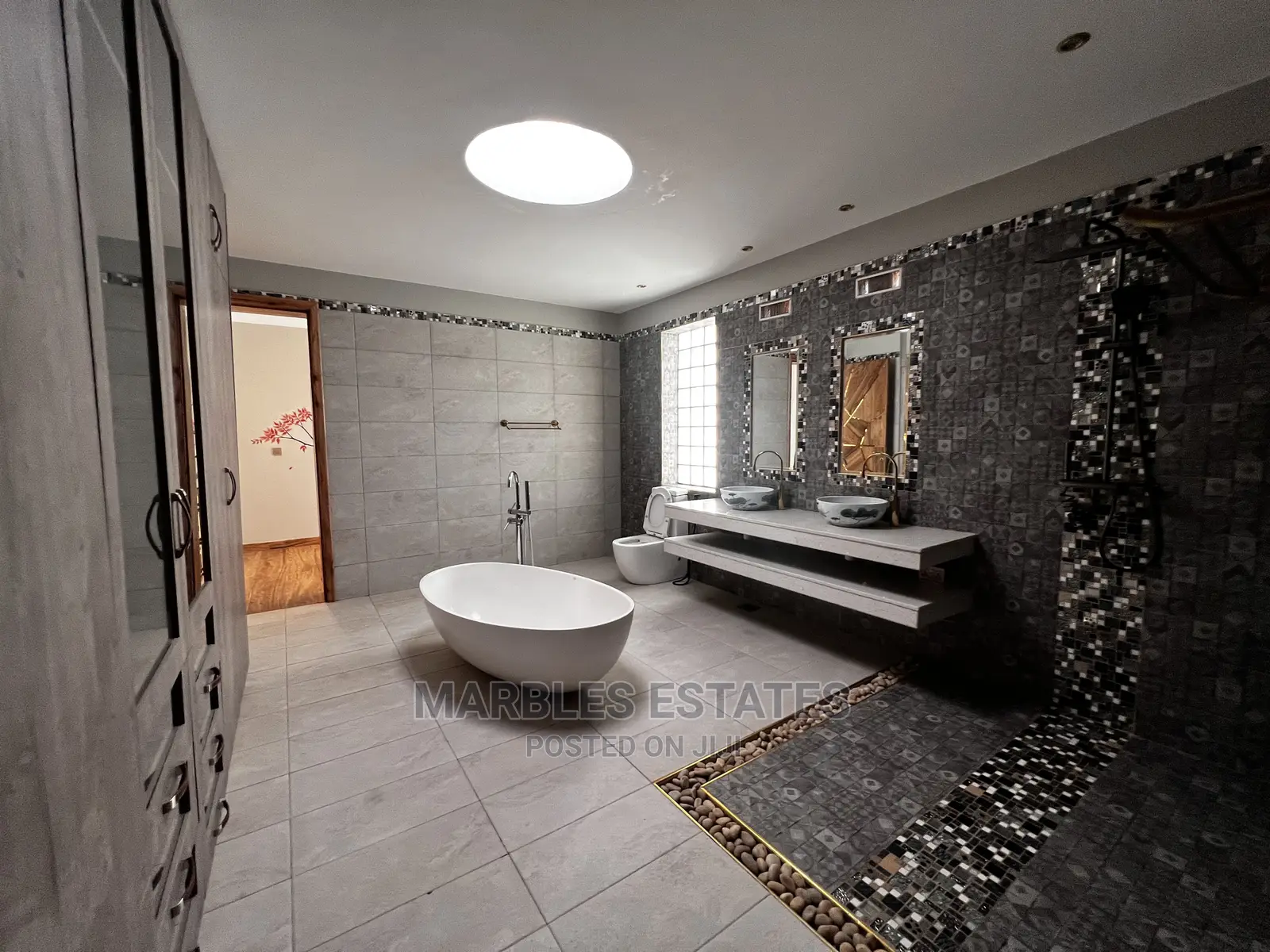 Furnished 5bdrm Mansion in Kigo, Central Division for sale