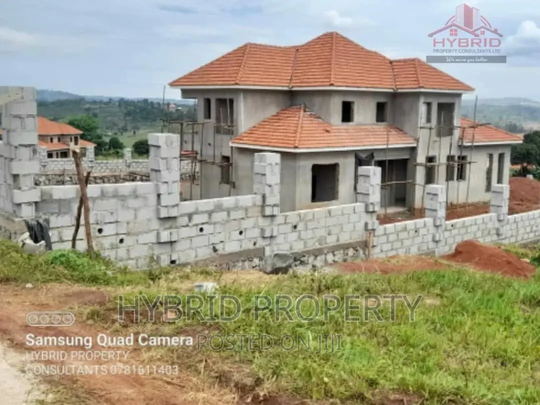 6bdrm Mansion in Nsangi~Katereke for sale