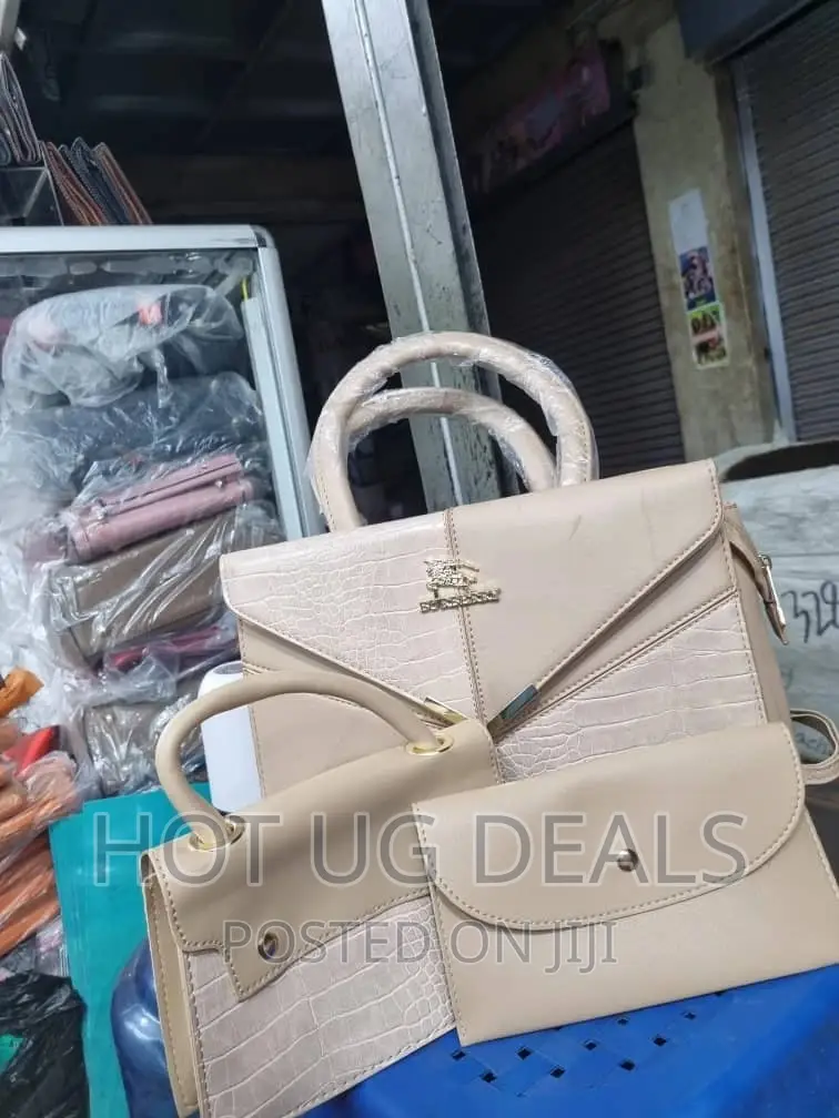 Ladies Classic Designer Handbag - Cream