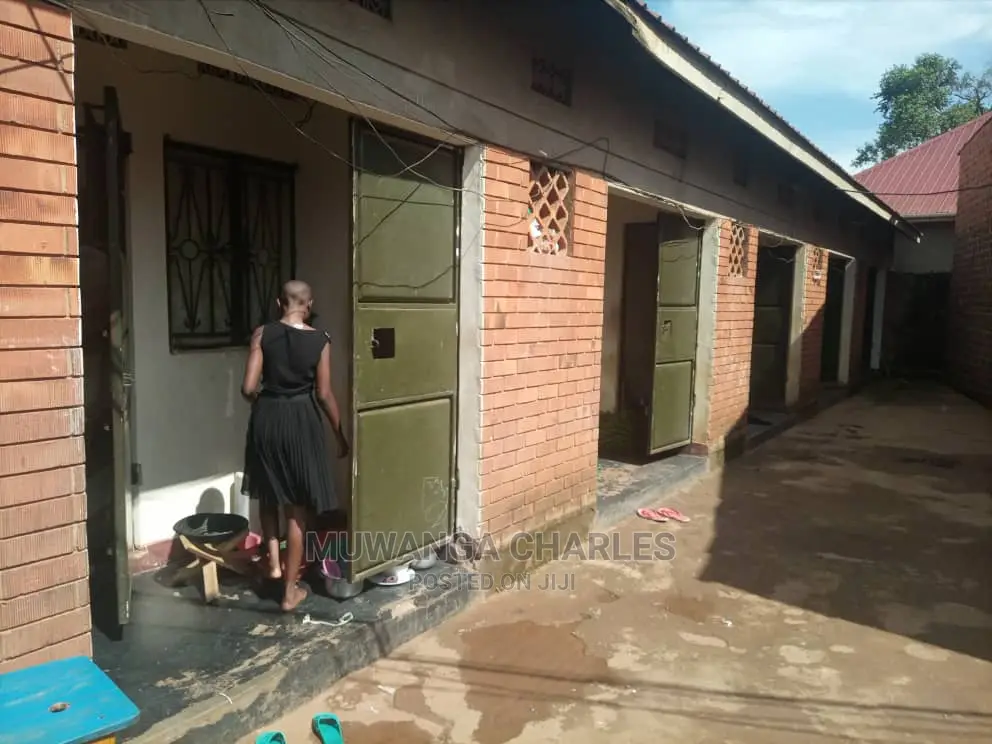 5bdrm Duplex in Fs Properties Ltd, Central Division for sale