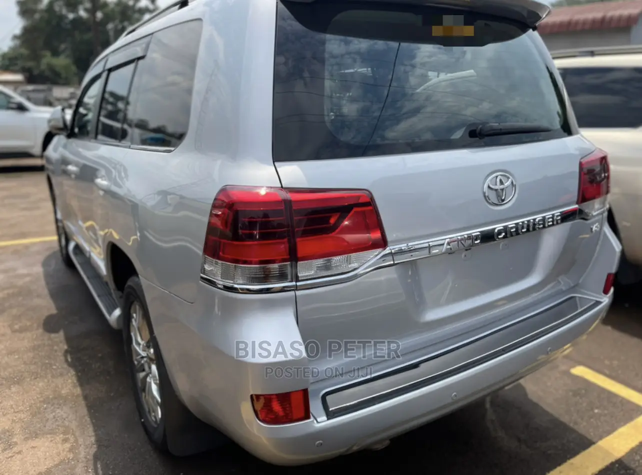 Toyota Land Cruiser 4.5 V8 TD 2018 Silver