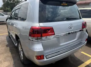 Toyota Land Cruiser 4.5 V8 TD 2018 Silver