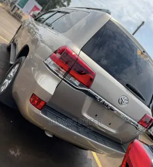 Toyota Land Cruiser 4.5 V8 TD 2018 Gold