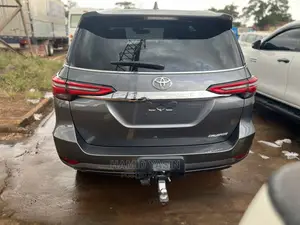 Toyota Fortuner 2022 Gray