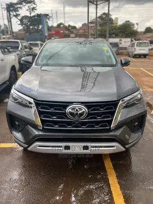 Toyota Fortuner 2022 Gray