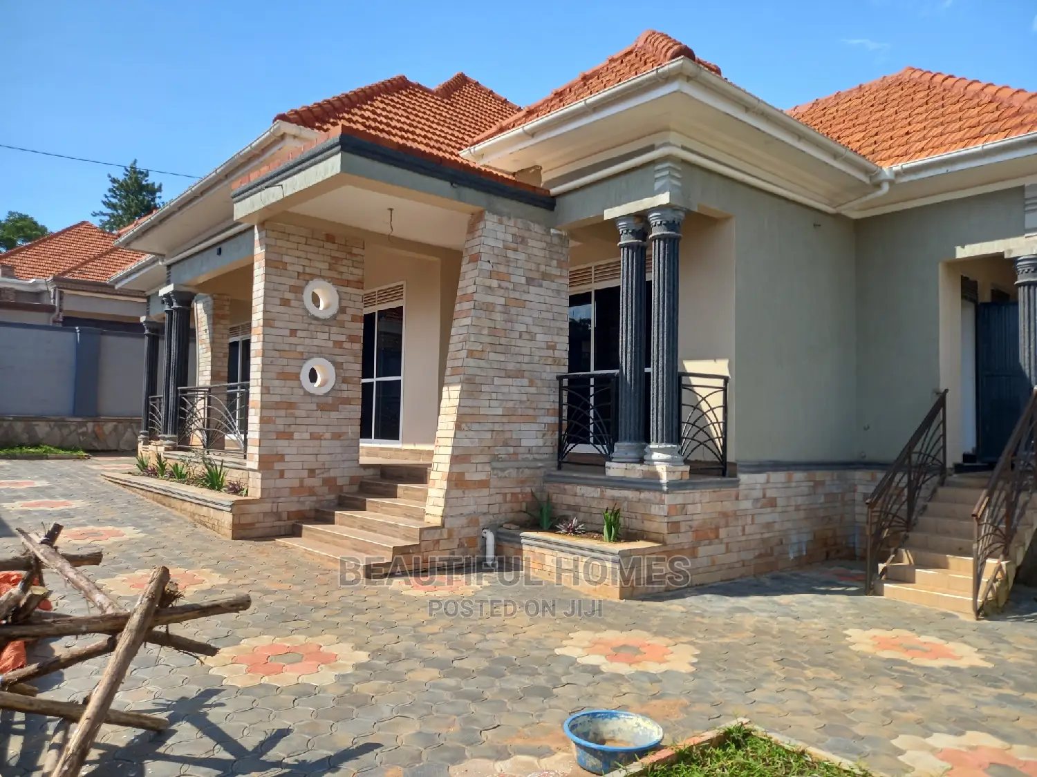 Furnished 4bdrm Bungalow in Kira Corporate for sale