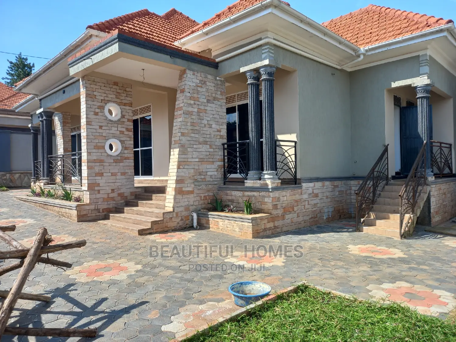 Furnished 4bdrm Bungalow in Kira Corporate for sale