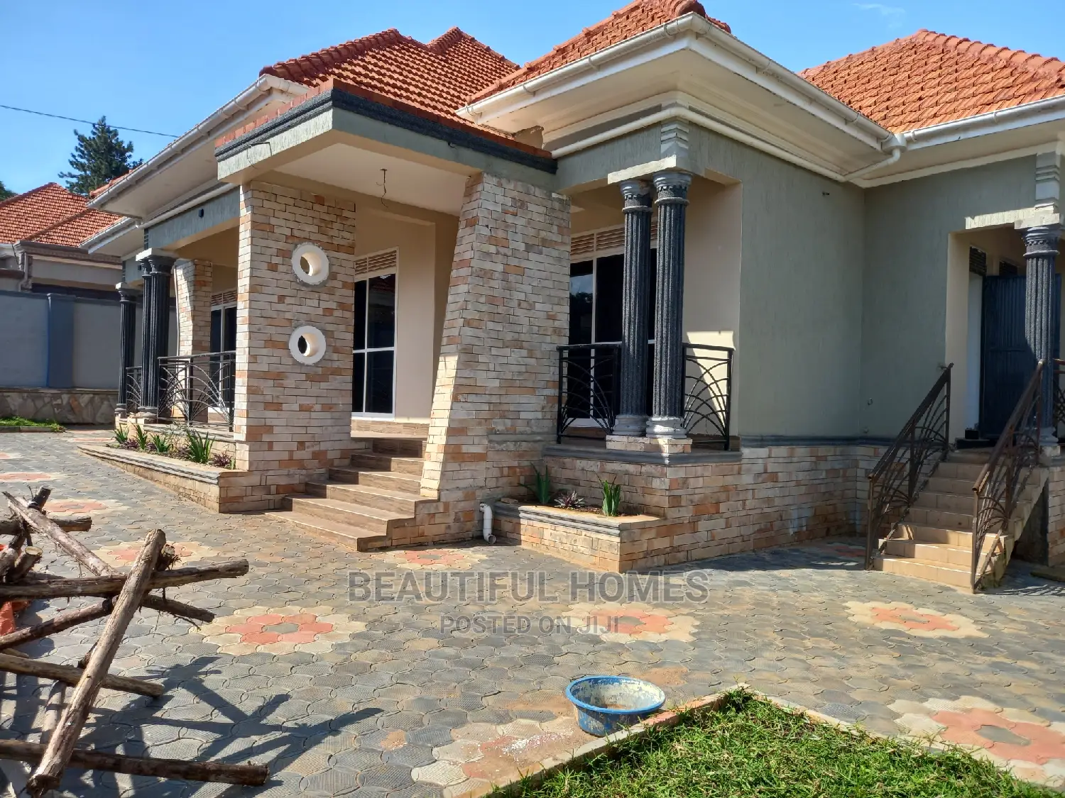 Furnished 4bdrm Bungalow in Kira Corporate for sale