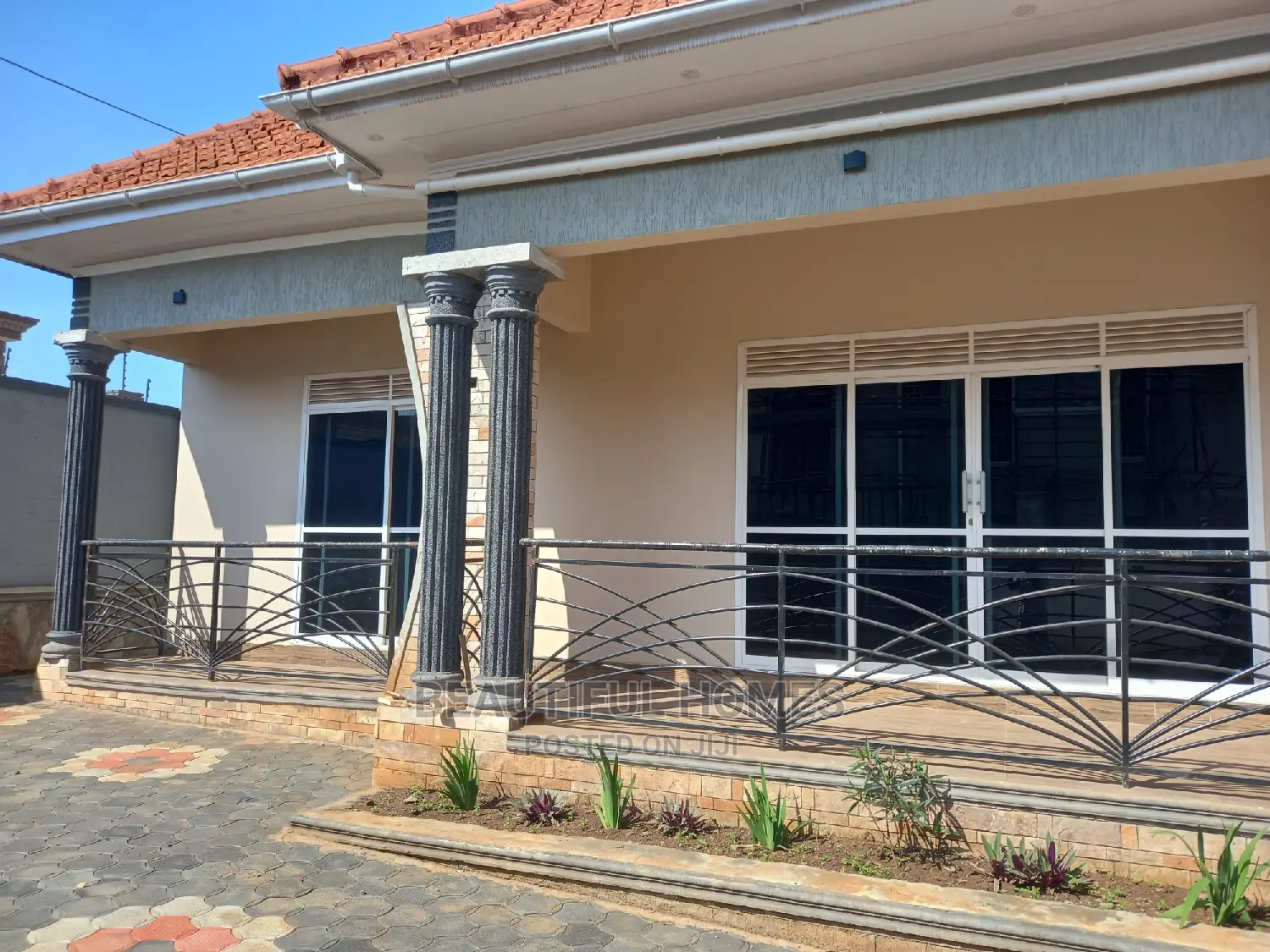 Furnished 4bdrm Bungalow in Kira for sale