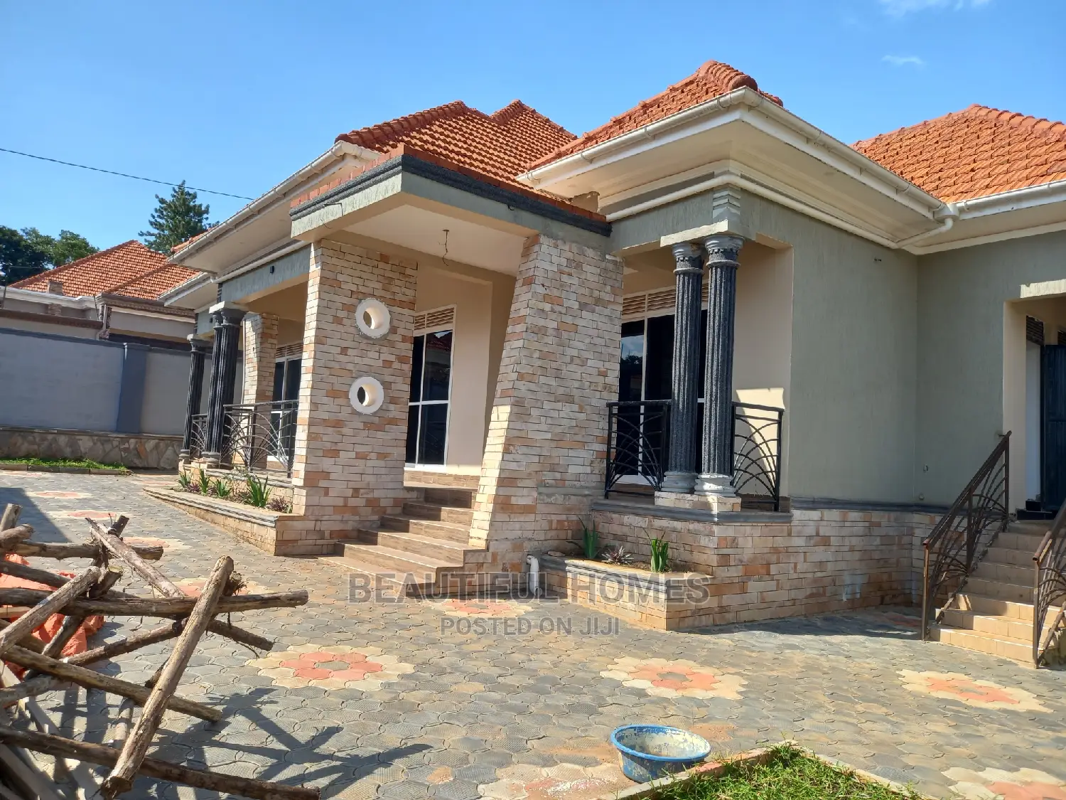 Furnished 4bdrm Bungalow in Kira for sale