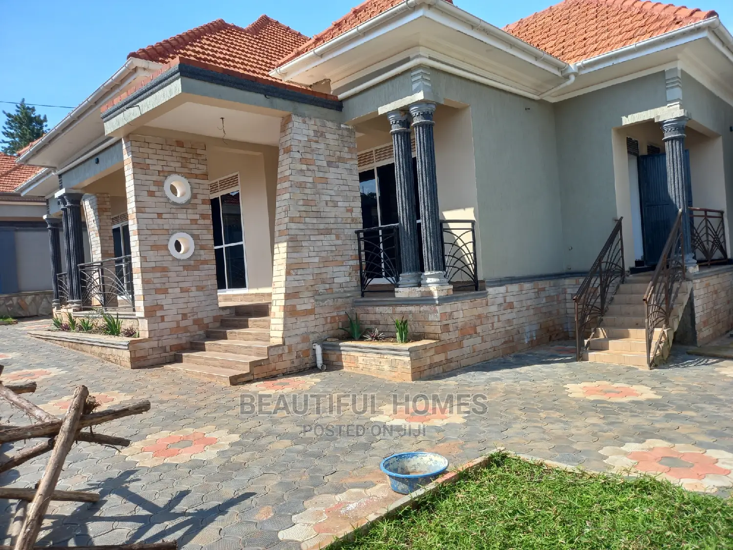 Furnished 4bdrm Bungalow in Kira for sale